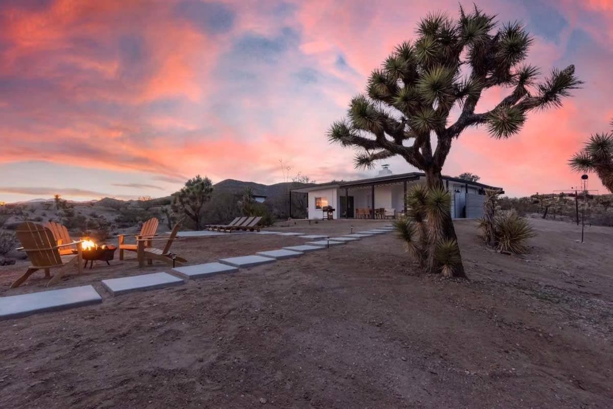 Kinetic House-Joshua Trees Sculptures Cowboy Pool Villa Yucca Valley Exterior photo
